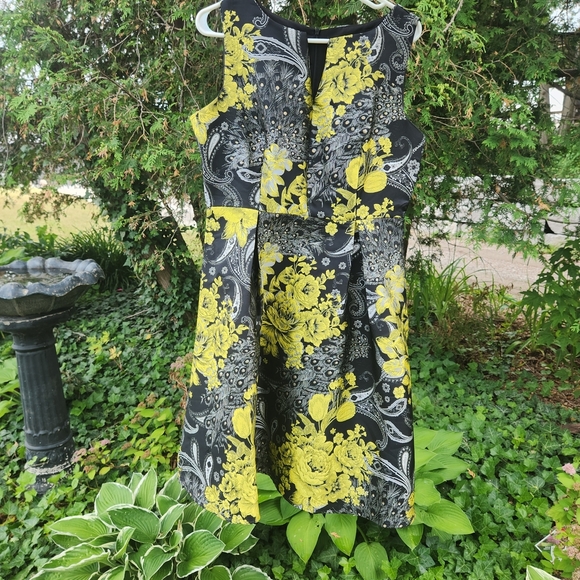 Floral Sleeveless Dress in Black and Yellow - Picture 1 of 5